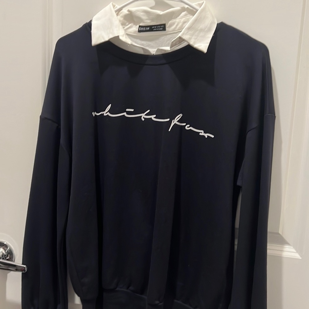 Long sleeve sweater with neck